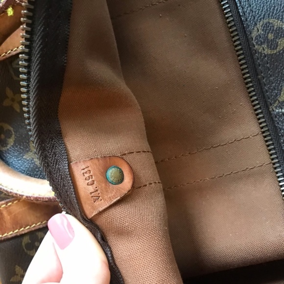 Authentic Louis Vuitton Keepall 45 Monogram - Picture 2 of 8